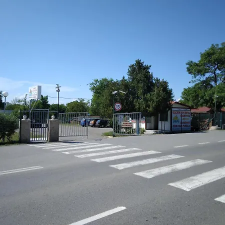 مكان تخييم Goldfish *