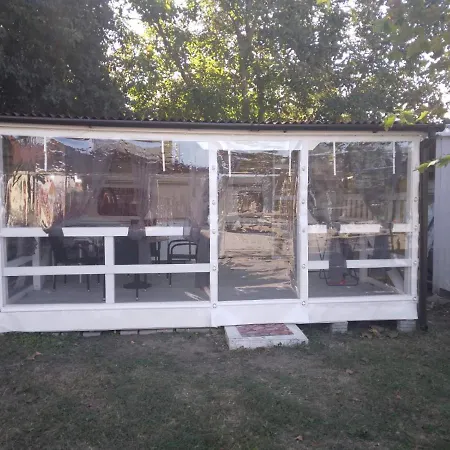 Goldfish مكان تخييم سوزوبول