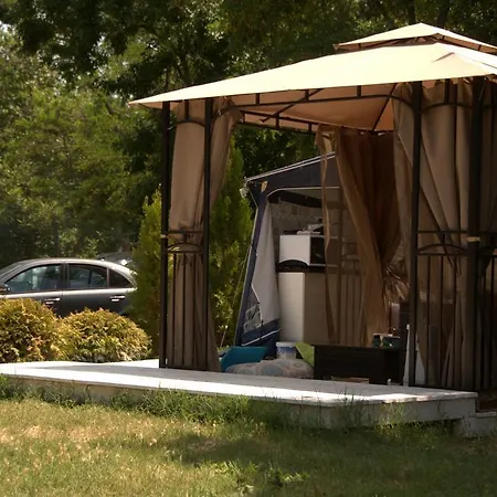 Goldfish مكان تخييم سوزوبول