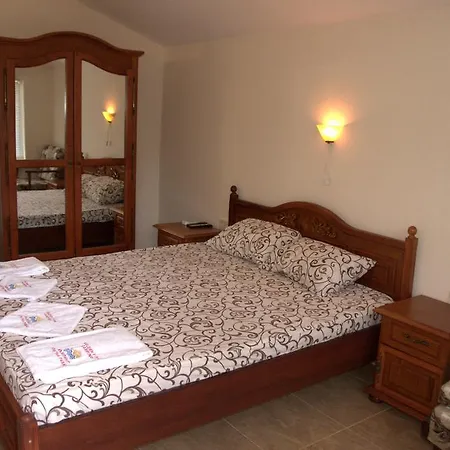 Goldfish Kemp Sozopol